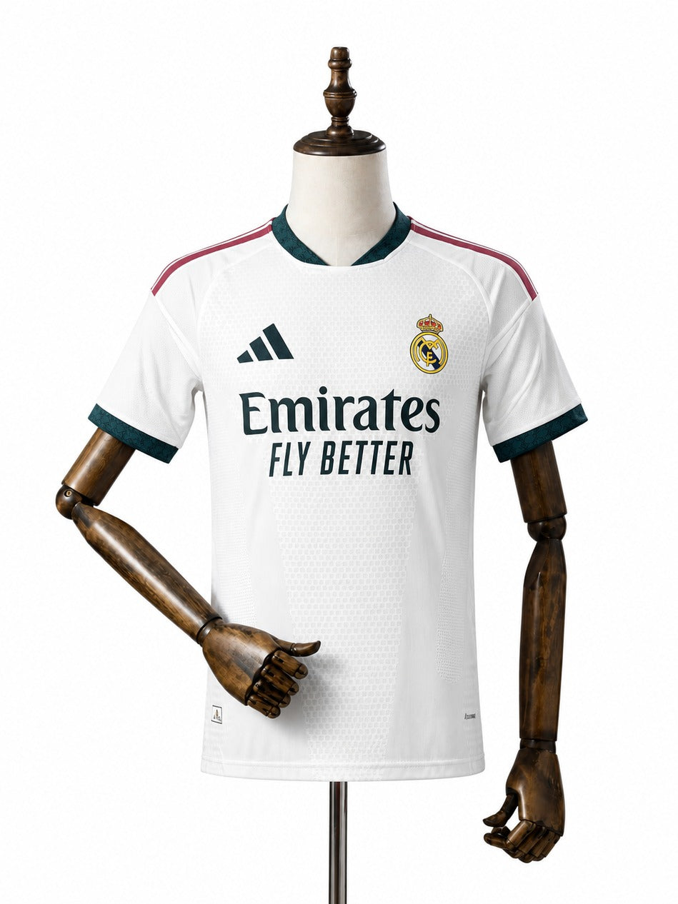 Camisa Real Madrid - 1º Uniforme Jogador 2026/27 frente manequim fundo branco