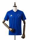 Camisa Cruzeiro 2026 frente manequim madeira fundo branco