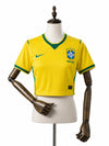 Cropped Brasil frente manequim madeira fundo branco