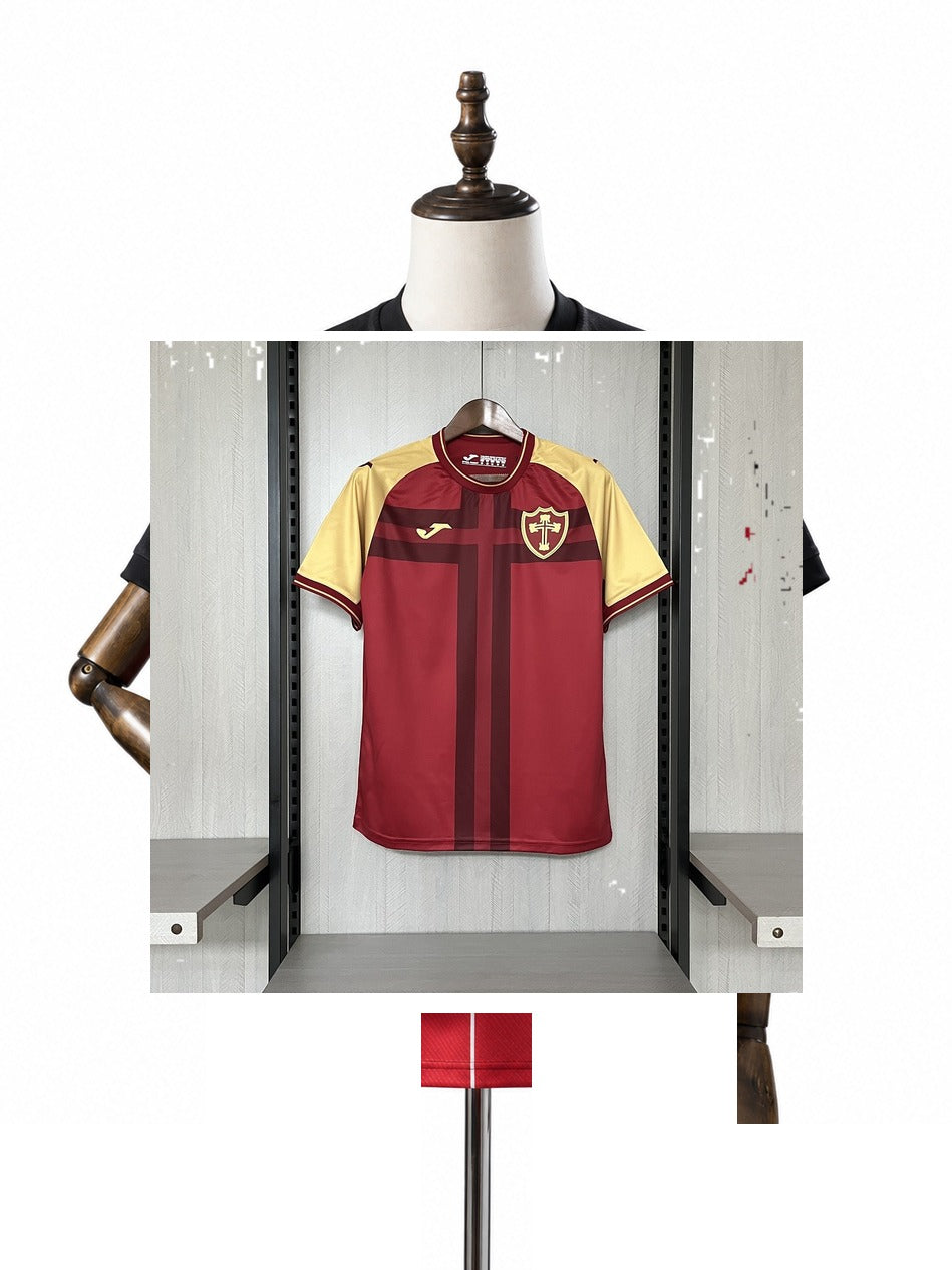 Camisa Portuguesa – 1º Uniforme Jogador 2026/2027 frente manequim fundo branco