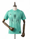 Camisa Goleiro Brasil 2026 frente manequim madeira fundo branco