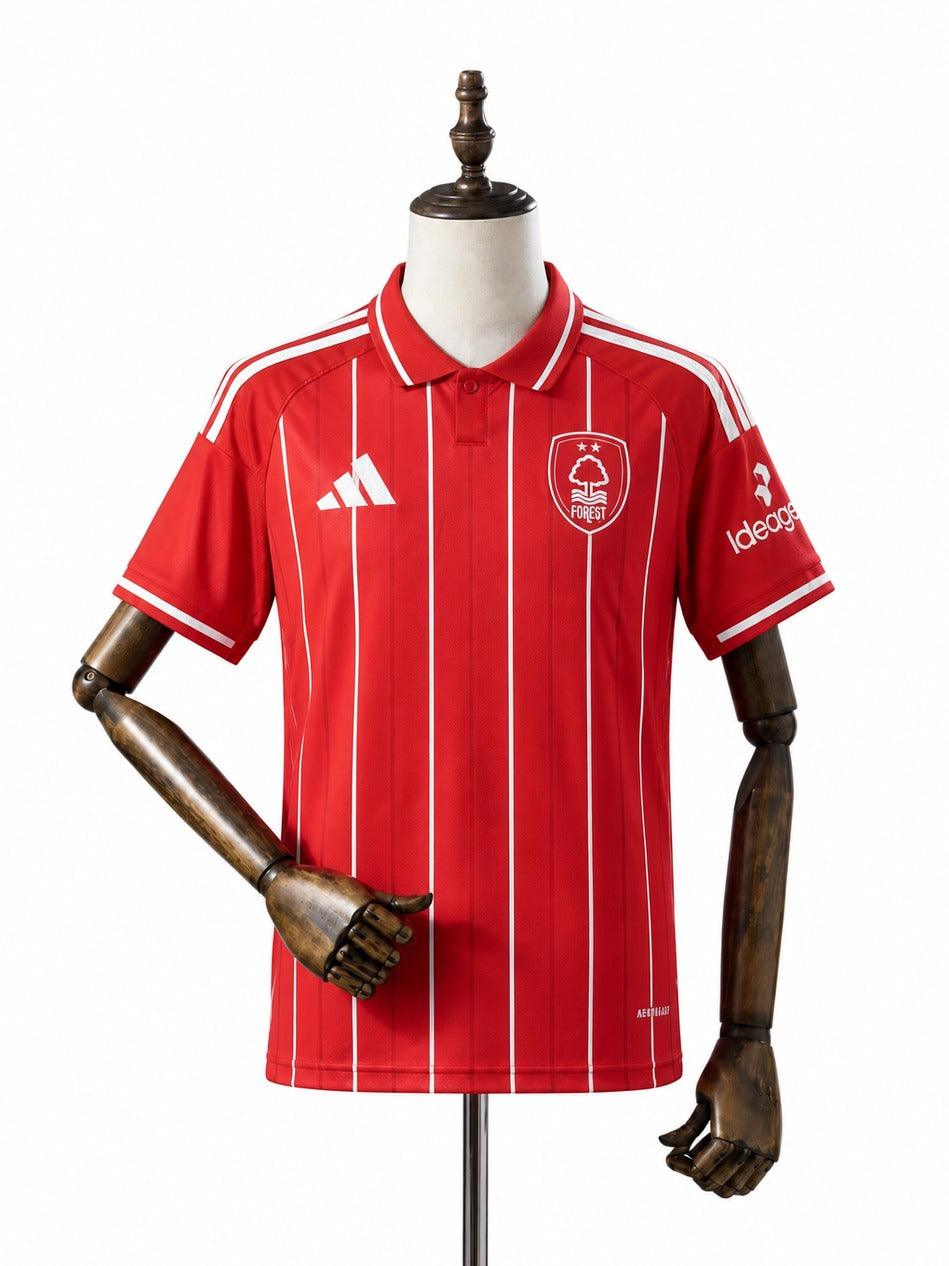 Camisa Nottingham Forest - 1º Uniforme Torcedor 2025/26 frente manequim fundo branco