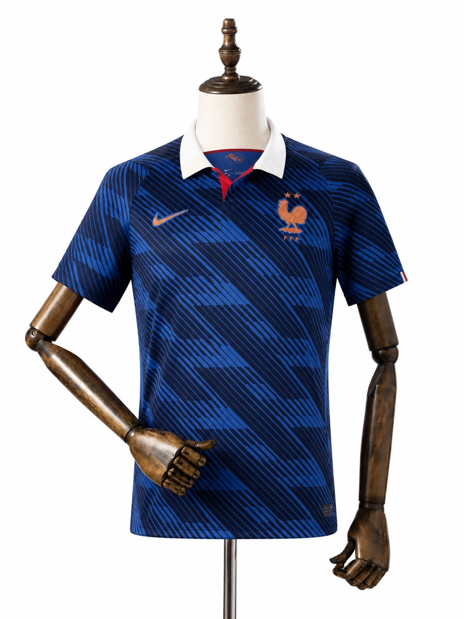 Camisa Seleção França - 1º Uniforme Torcedor 2026 frente manequim fundo branco