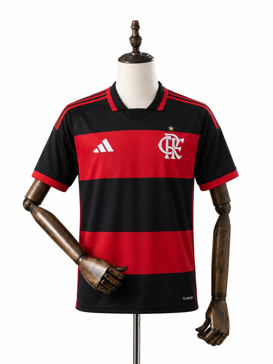 Camisa Flamengo 2026 frente manequim madeira fundo branco