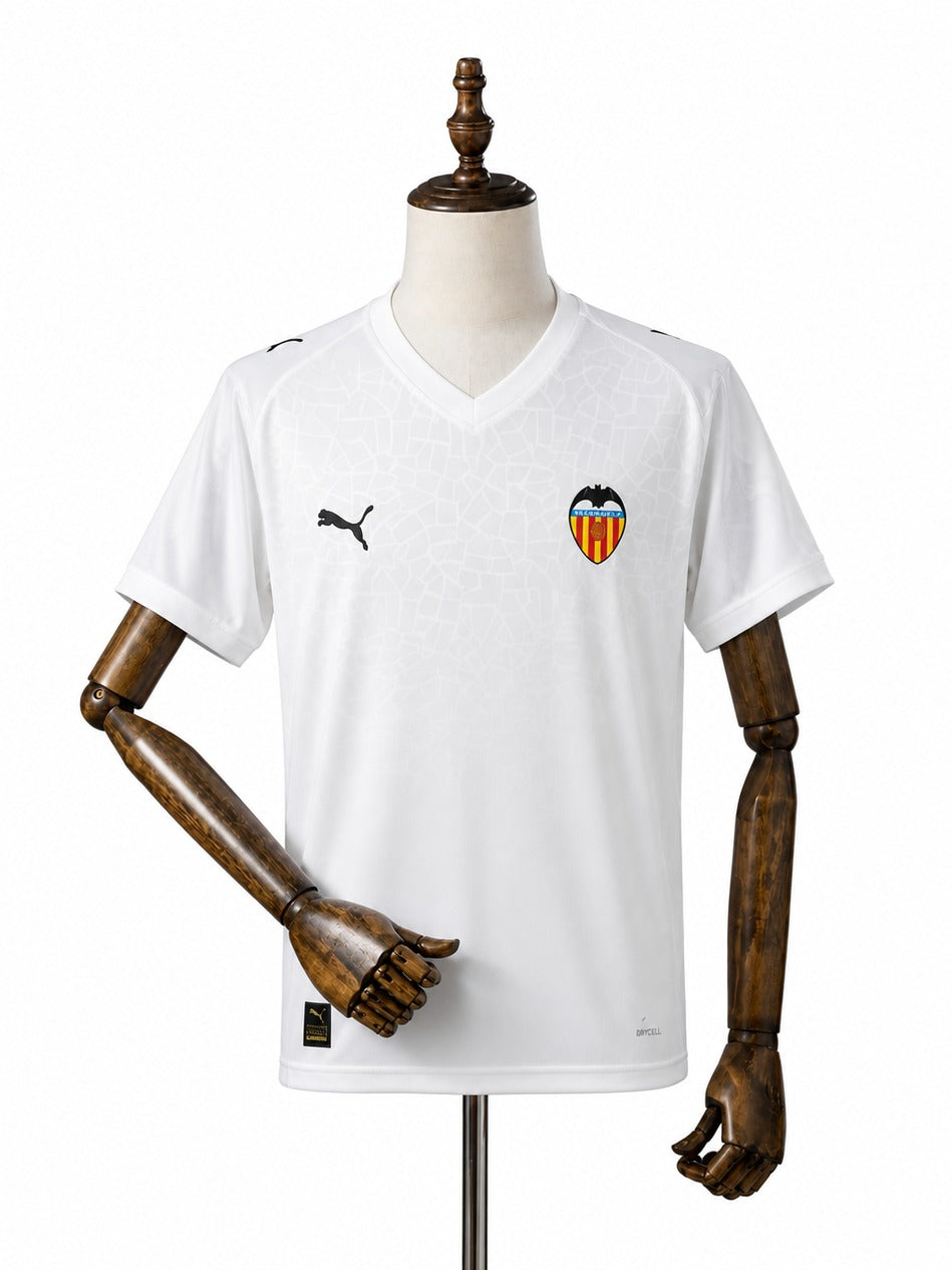Camisa Valencia - 1º Uniforme Torcedor 2025/26 frente manequim fundo branco