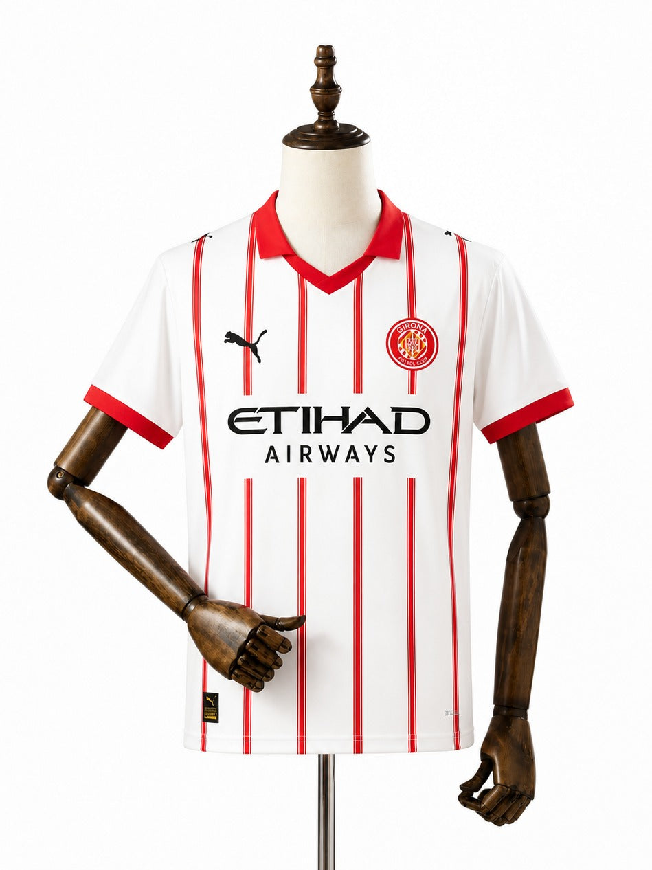 Camisa Girona - 1º Uniforme Torcedor 2025/26 frente manequim fundo branco