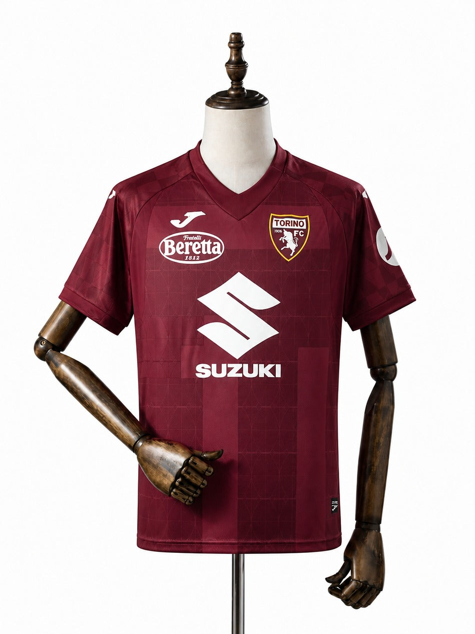 Camisa Torino - 1º Uniforme Torcedor 2024/25 frente manequim fundo branco