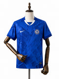 Camisa Chelsea - 1º Uniforme Torcedor 2025/26 frente manequim fundo branco