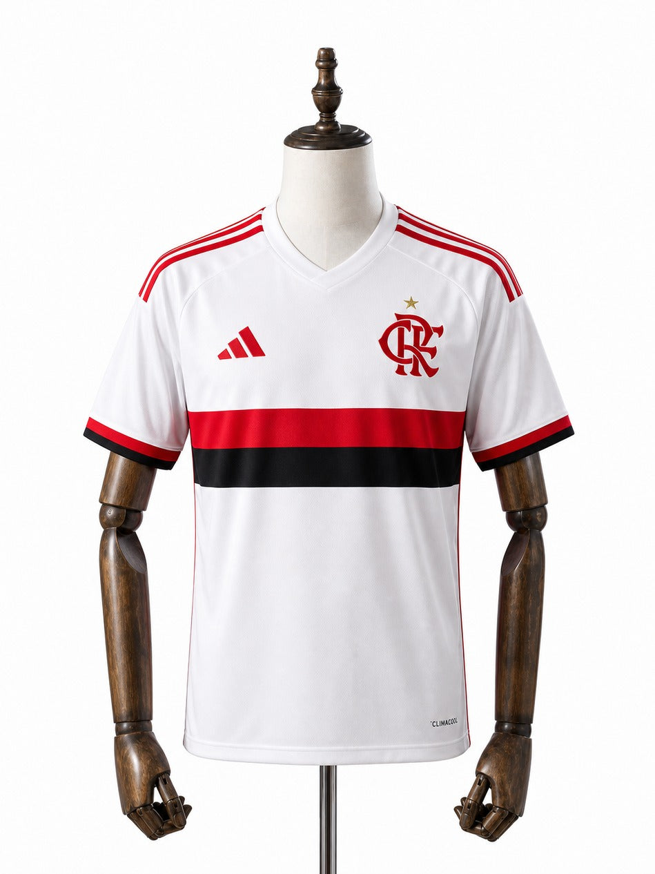 Camisa Flamengo Visitante 2026 frente manequim madeira fundo branco