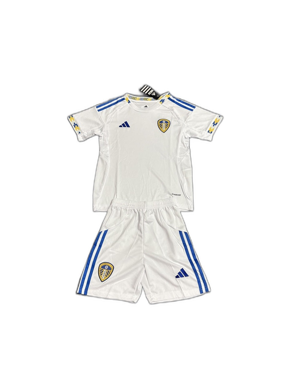 Camisa 2025-26 Leeds United Home Infantil frente fundo branco