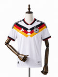Camisa Alemanha 2026 frente manequim madeira fundo branco