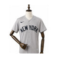 New York Yankees MLB – Camisa Oficial Segunda (Away) frente manequim fundo branco