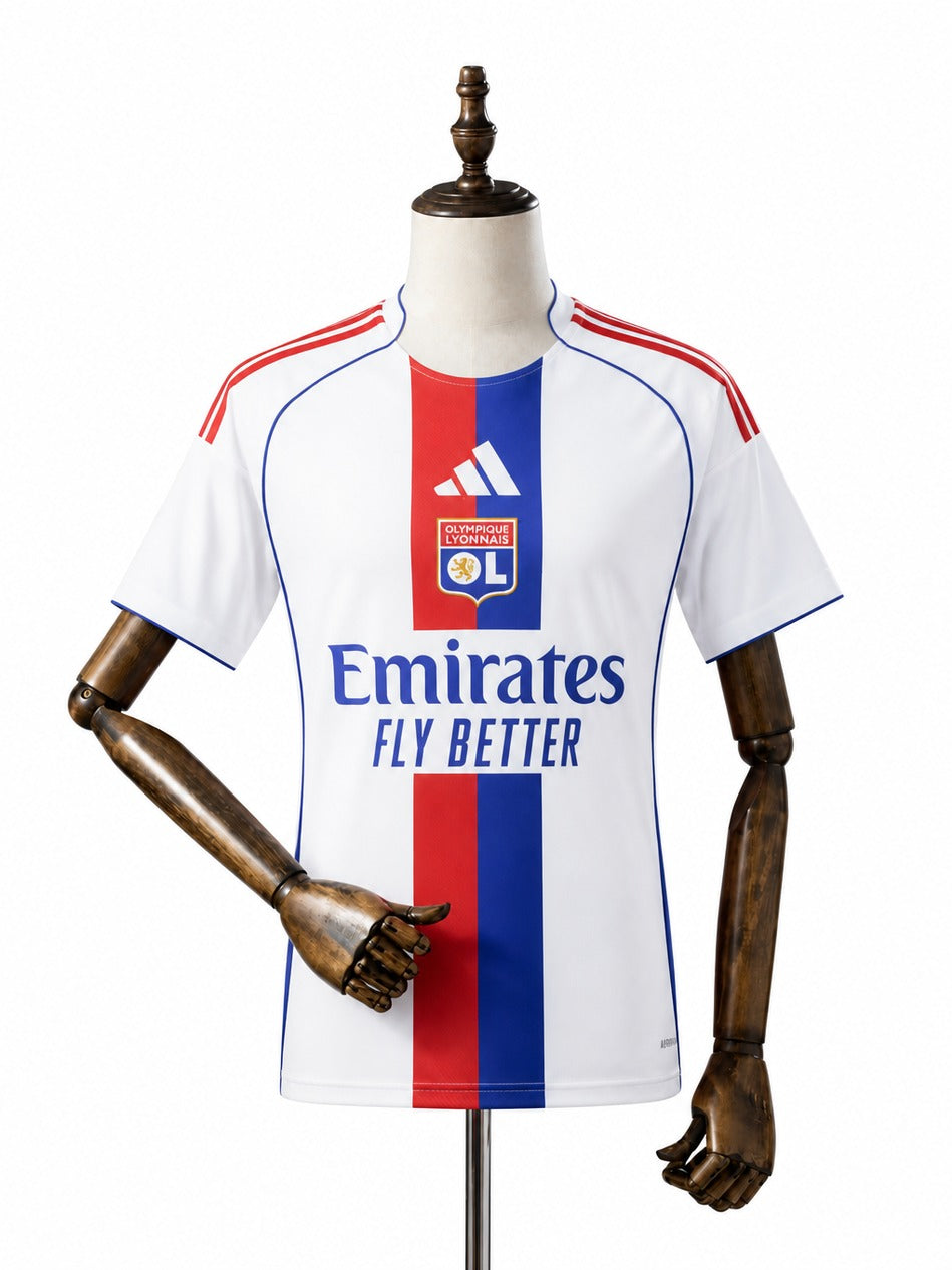 Camisa Lyon - 1º Uniforme Torcedor 2025/2026 frente manequim fundo branco