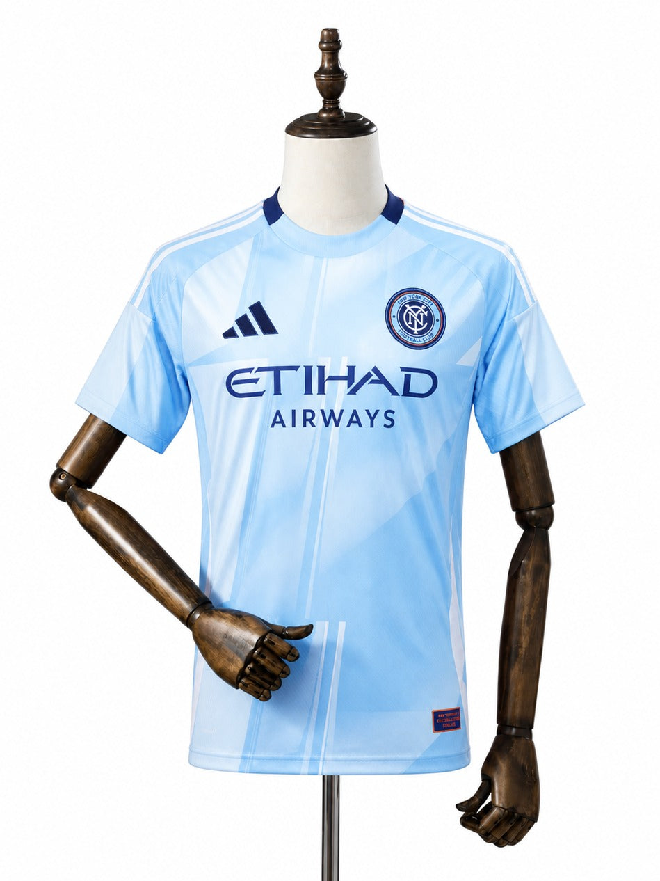 Camisa New York City - 1º Uniforme Torcedor 2025 frente manequim fundo branco