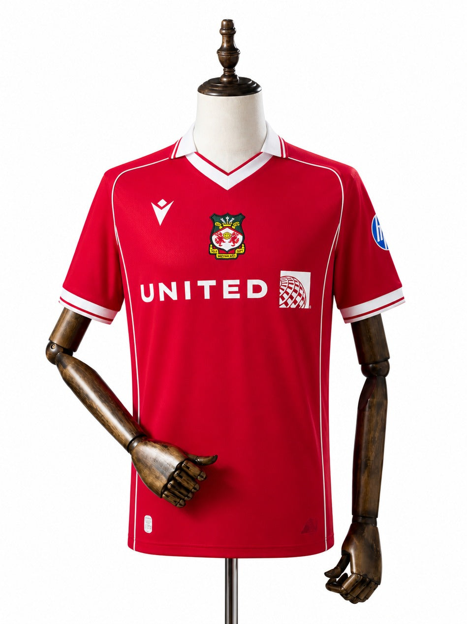 Camisa Wrexham AFC - 1º Uniforme Torcedor 2025/2026 frente manequim fundo branco