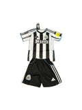 Camisa 2025-26 Newcastle United Home Infantil frente fundo branco