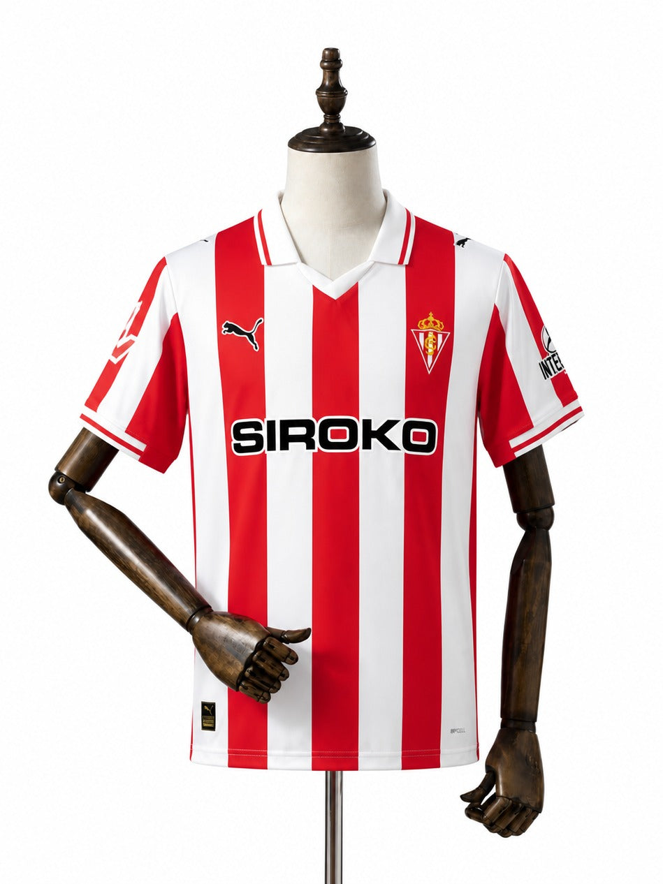 Camisa Sporting Gijón - 1º Uniforme Torcedor 2025/26 frente manequim fundo branco