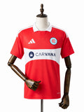 Camisa Chicago Fire - 1º Uniforme Torcedor 2026 frente manequim fundo branco