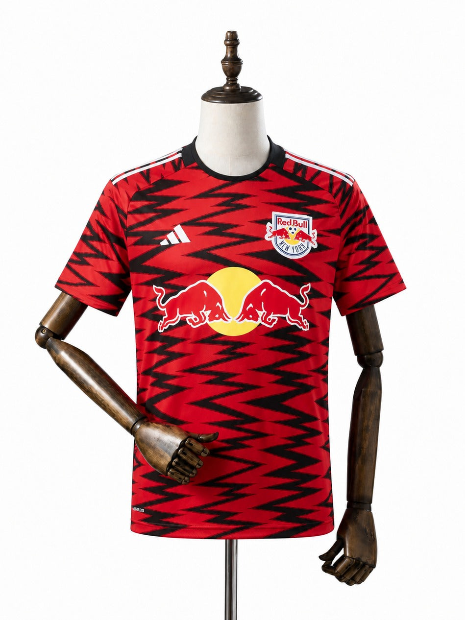 Camisa New York Red Bulls - 1º Uniforme Torcedor 2025 frente manequim fundo branco