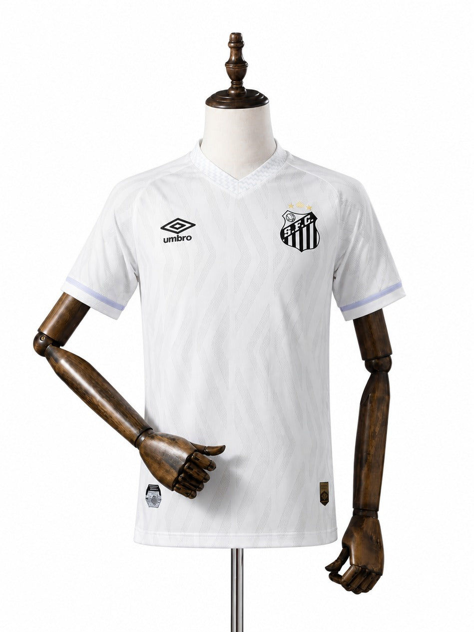 Camisa Santos - 1º Uniforme Jogador 2025/2026 frente manequim fundo branco