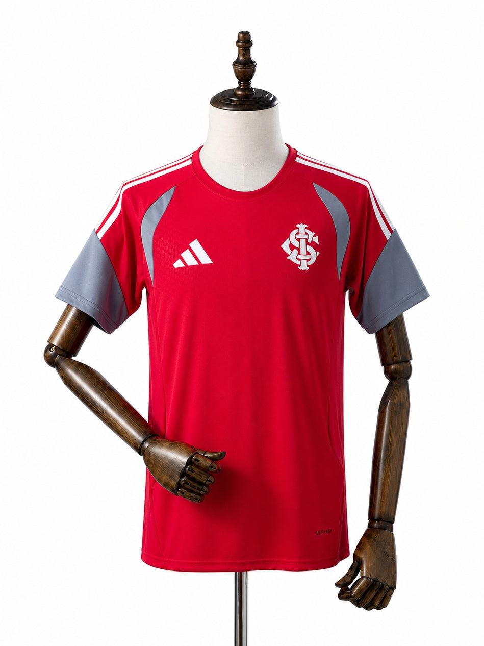 Internacional 2026 Training Jersey Red front wood mannequin white background
