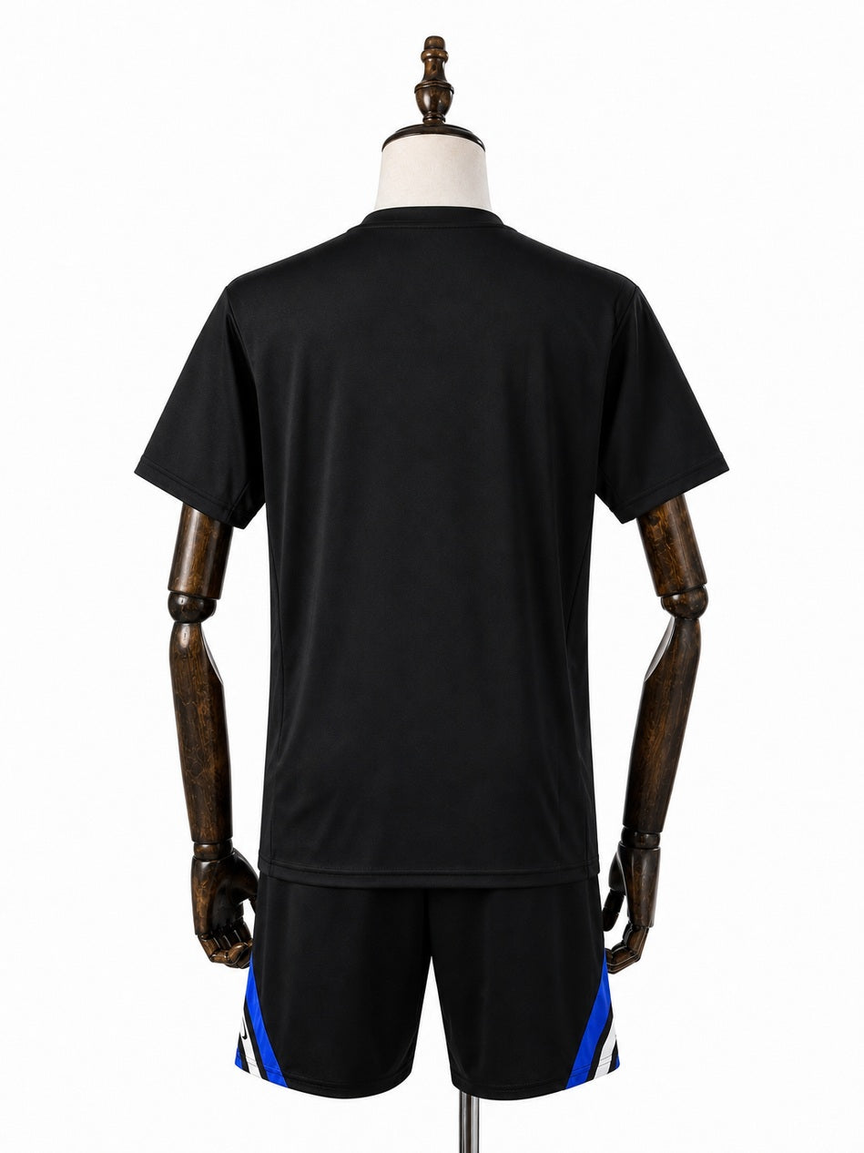 Internacional Black Training Kit back wood mannequin white background