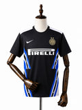 Internacional Black Training Kit front wood mannequin white background
