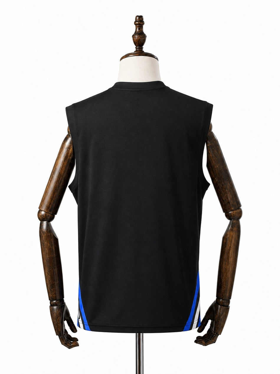 Internacional Black Vest Training Kit back wood mannequin white background