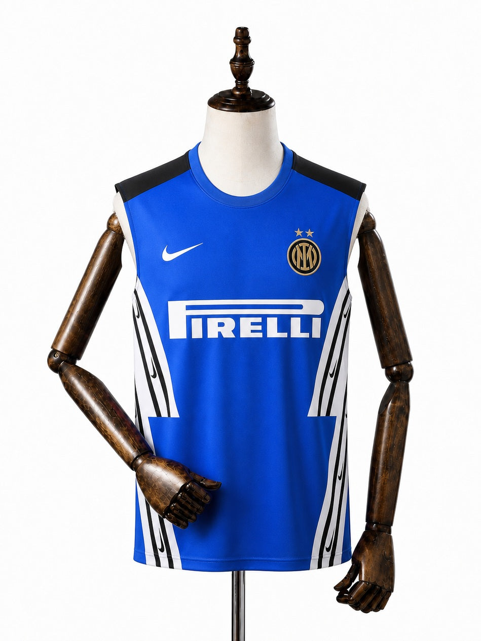 Internacional Blue Vest Training Kit front wood mannequin white background