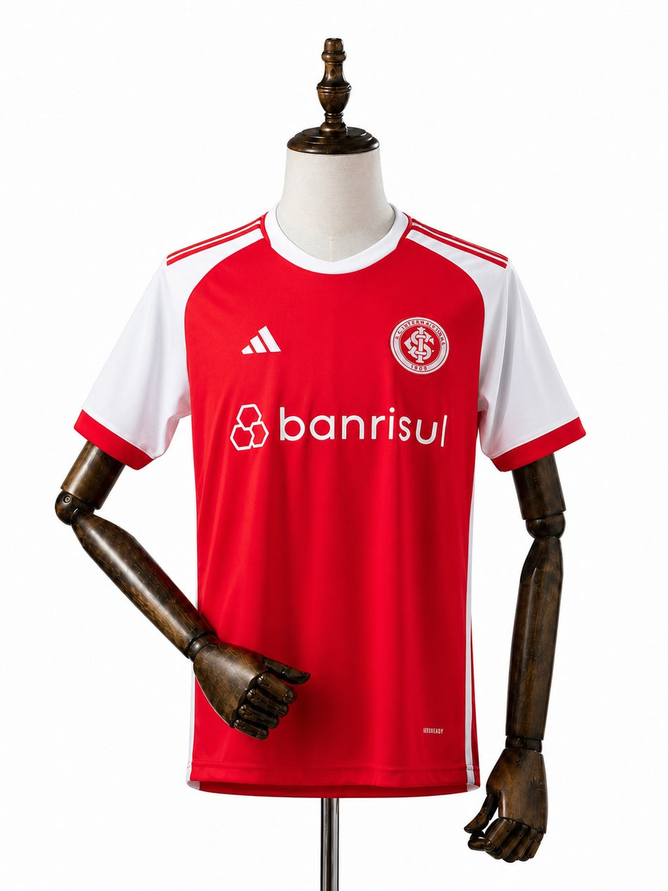 Internacional Home Jersey front wood mannequin white background