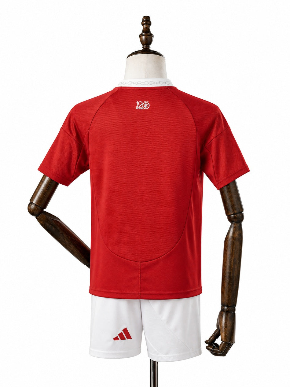 Internacional home Kids kit back wood mannequin white background