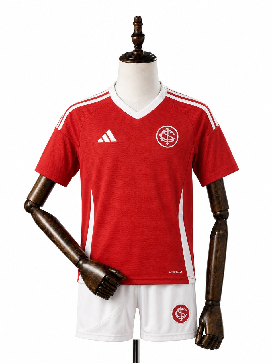 Internacional home Kids kit front wood mannequin white background