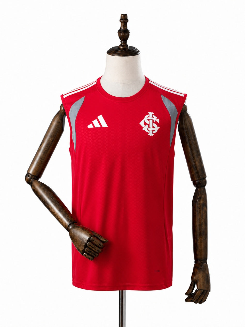 Internacional Red Training Vest front wood mannequin white background
