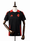 Internacional Training Black and red Jersey front wood mannequin white background