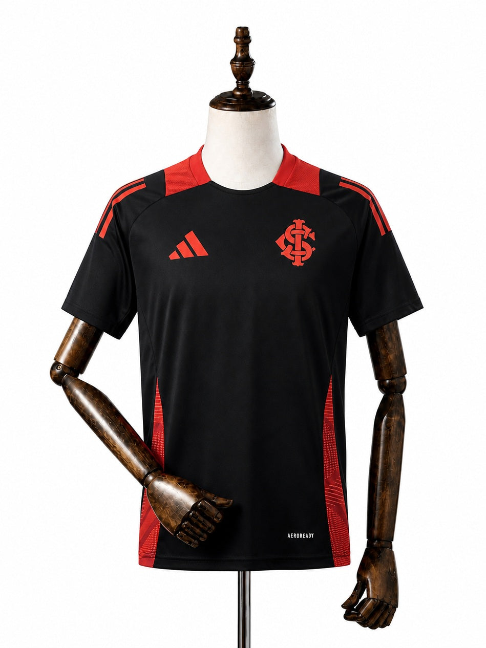 Internacional Training Black and red Jersey front wood mannequin white background