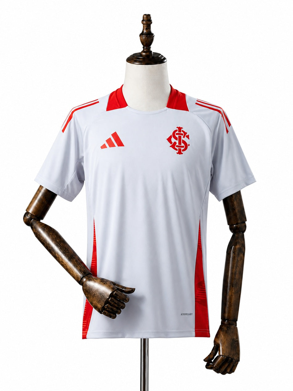 Internacional Training White Jersey front wood mannequin white background