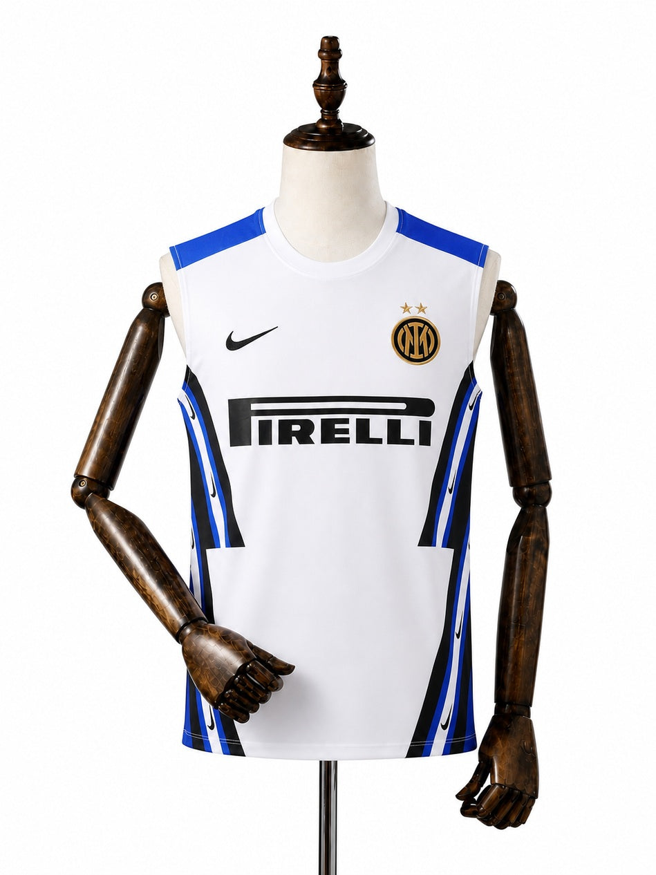 Internacional White Vest Training Kit front wood mannequin white background