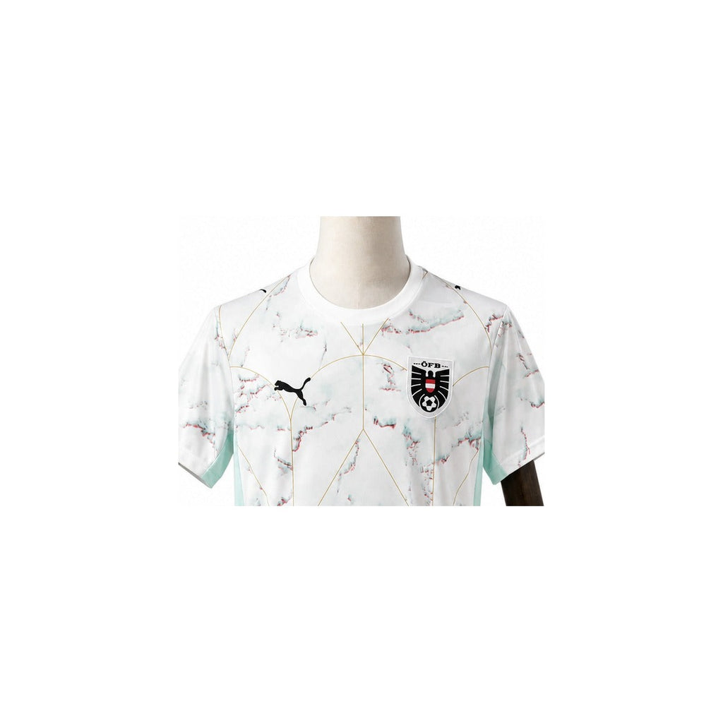 Camisa Seleção Áustria - 1º Uniforme Torcedor 2026 detalhe escudo manequim fundo branco