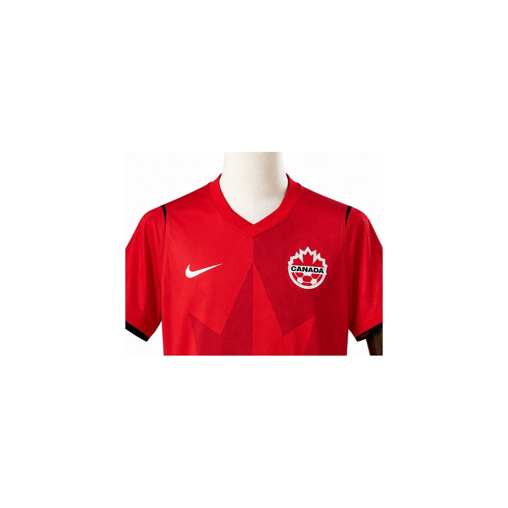 Camisa Seleção Canadá - 1º Uniforme Torcedor 2026 detalhe escudo manequim fundo branco