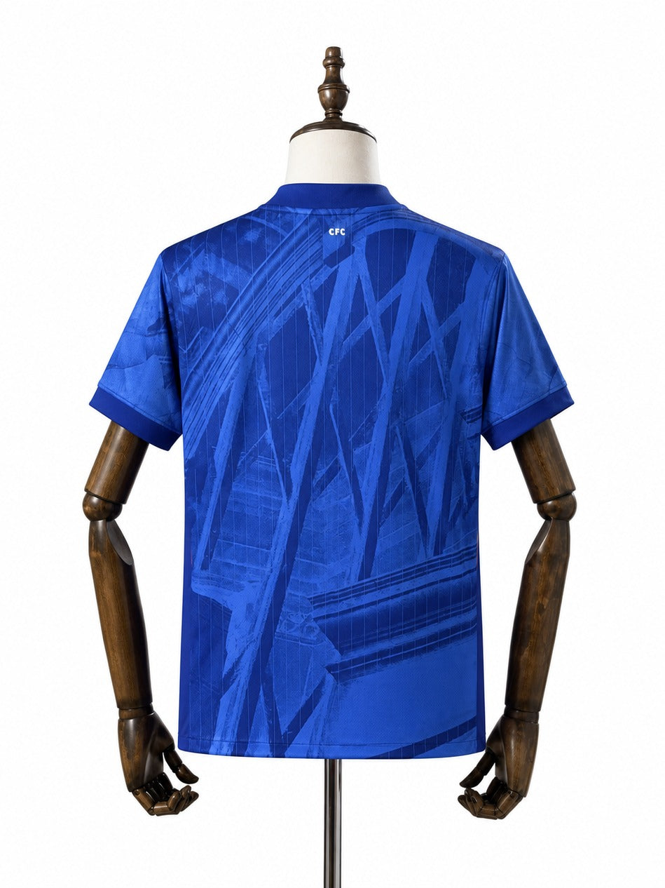Camisa Chelsea - 1º Uniforme Torcedor 2025/26 verso manequim fundo branco