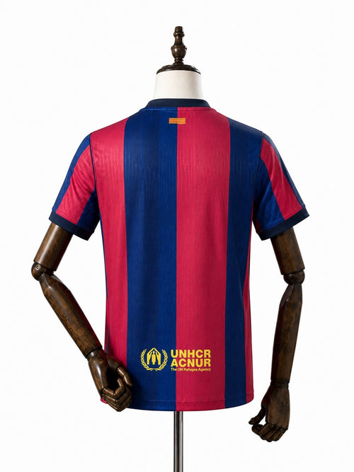 Camisa Barcelona - 1º Uniforme Jogador 2026/27 verso manequim fundo branco