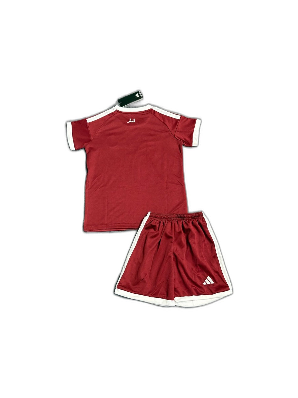 Camisa 2026 Qatar Home Infantil verso fundo branco