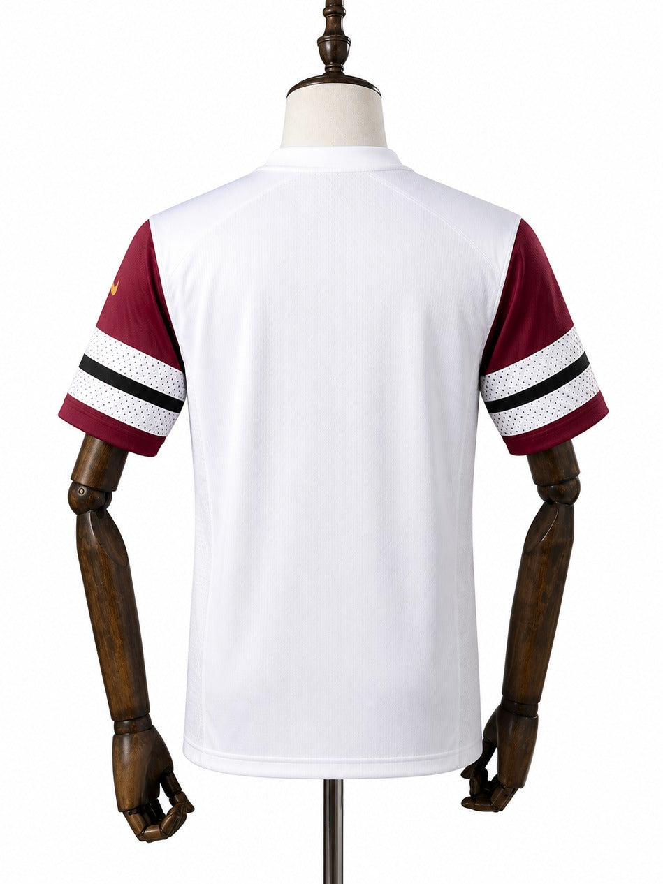 Camisa Washington Commanders Away (Visitante) NFL verso manequim fundo branco
