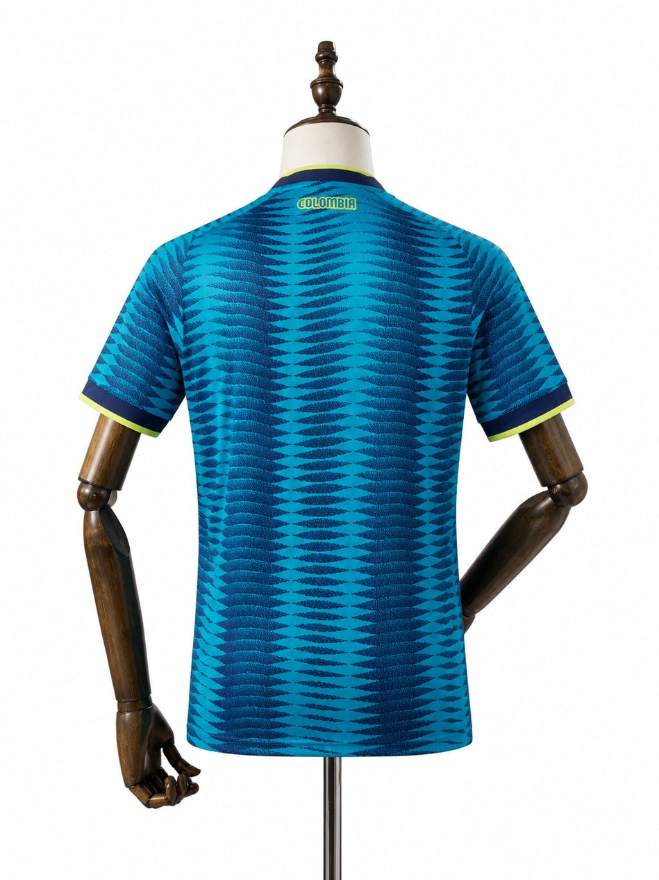 Camisa Seleção Colômbia - 2º Uniforme Torcedor 2026 verso manequim fundo branco