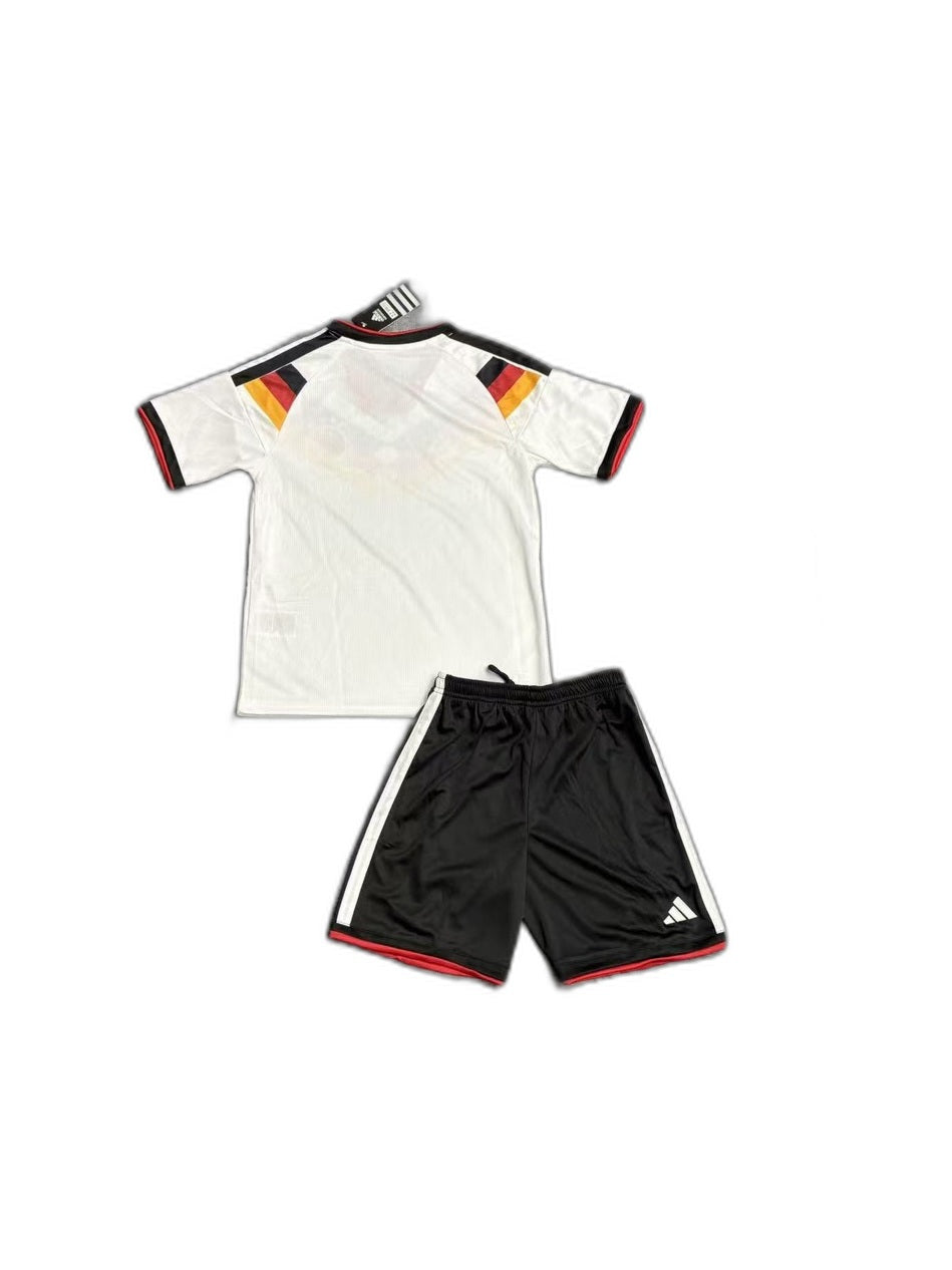 Camisa 2026 Germany Home Infantil verso fundo branco
