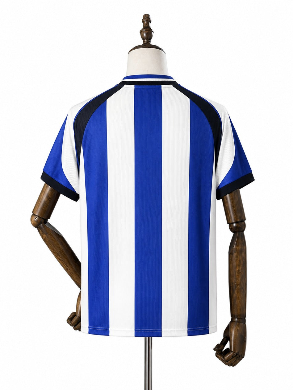 Camisa Málaga - 1º Uniforme Torcedor 2025/26 verso manequim fundo branco