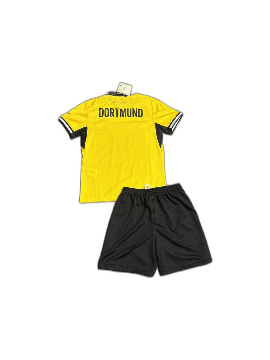 Camisa 2026-27 Borussia Dortmund Home Infantil verso fundo branco