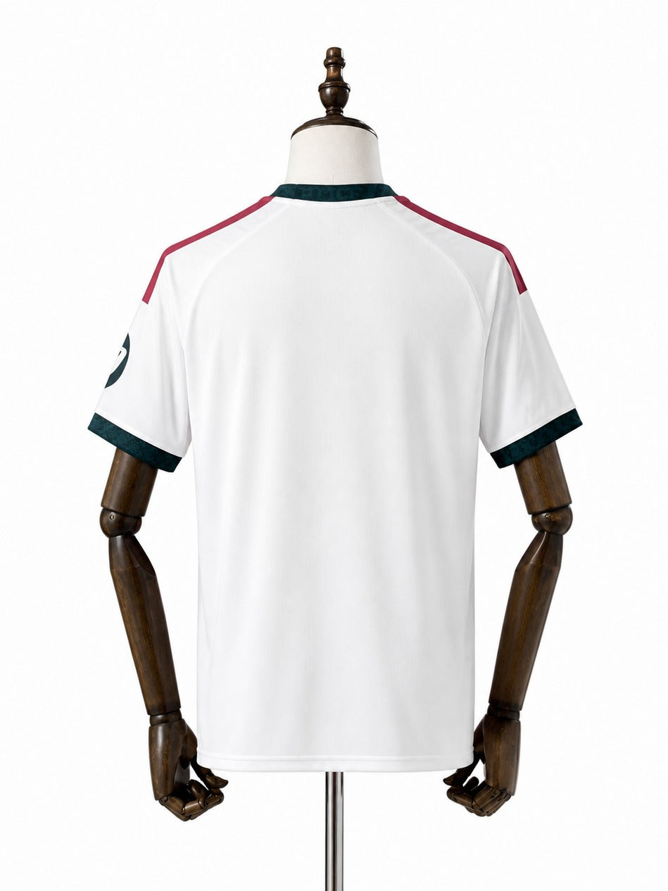 Camisa Real Madrid - 1º Uniforme Torcedor 2026/27 verso manequim fundo branco