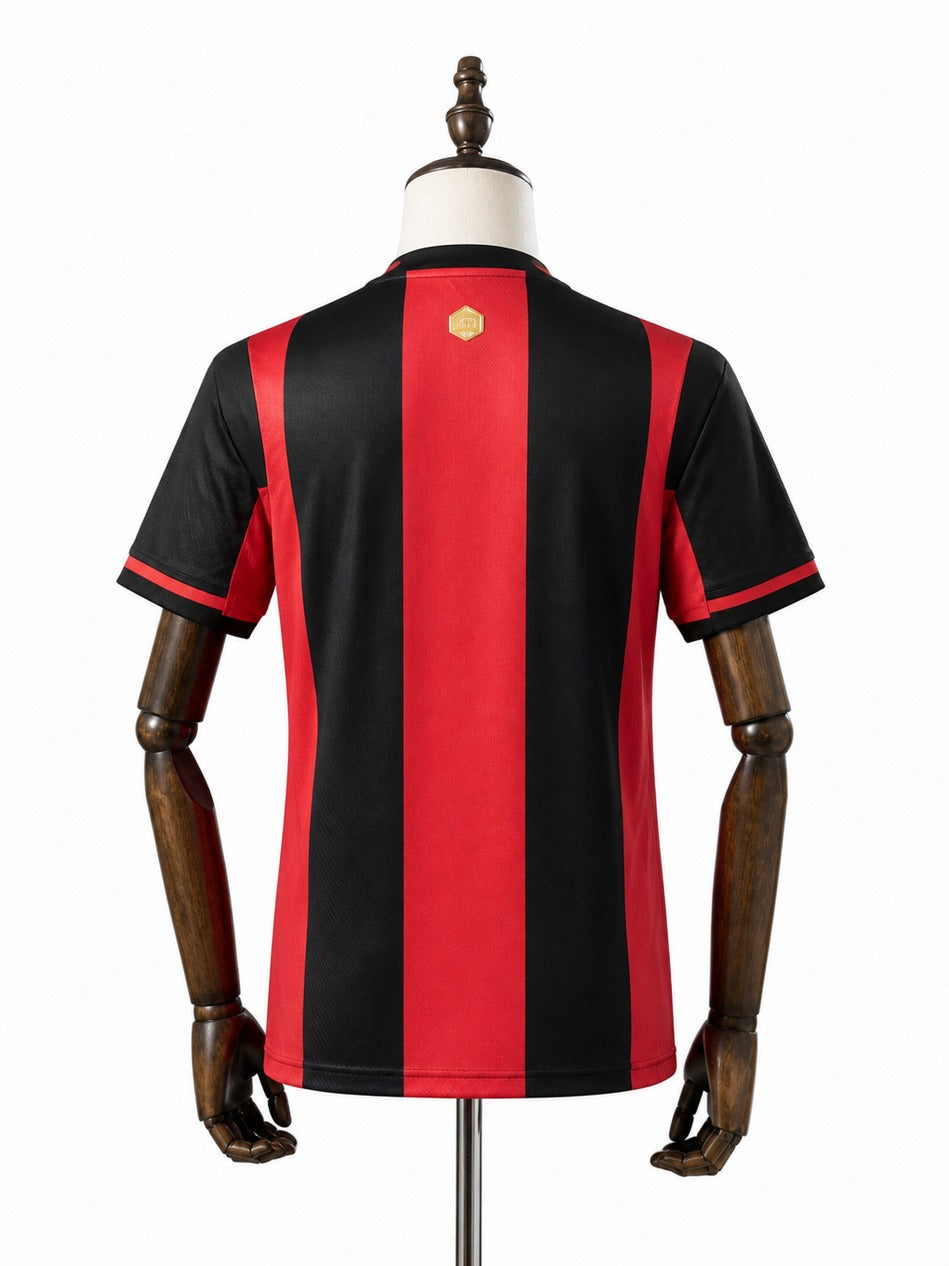 Camisa Milan - 1º Uniforme Jogador 2026/27 verso manequim fundo branco