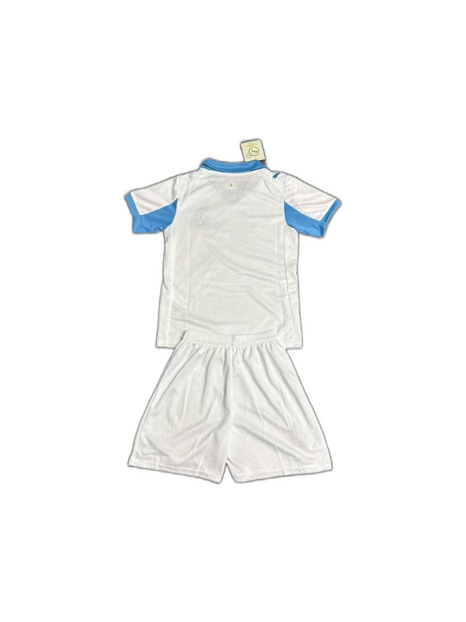 Camisa 2025-26 Marseille Home Infantil verso fundo branco